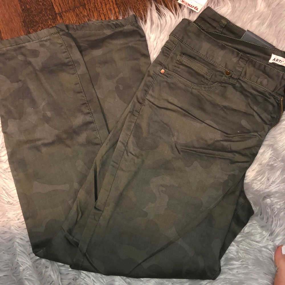 Camo skinny jeans